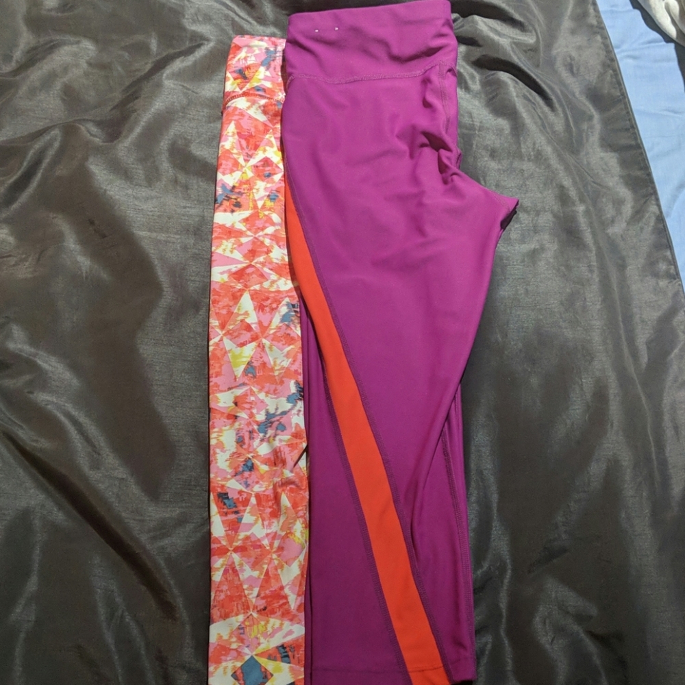 Lot of 2 Capri workout leggings